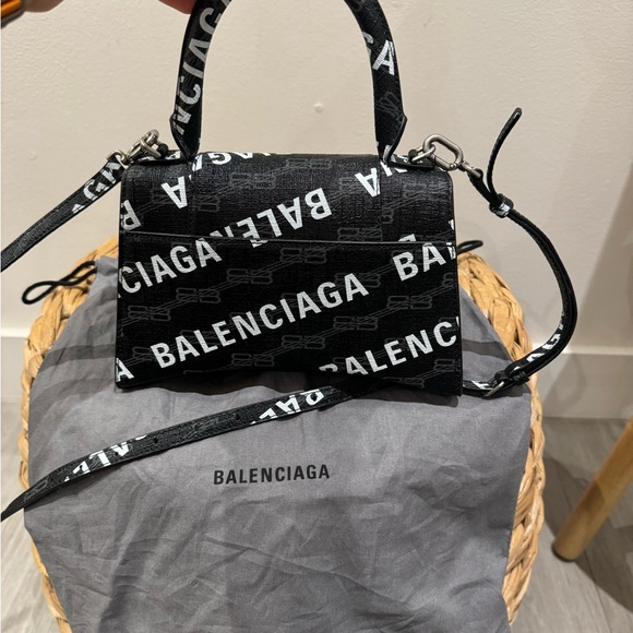 Balenciaga
Hourglass logo-print leather tote bag - Picture 6 of 7